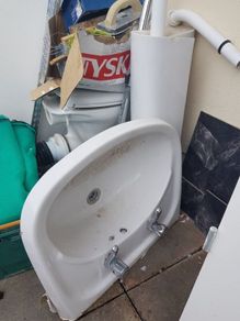 Free Sink with taps