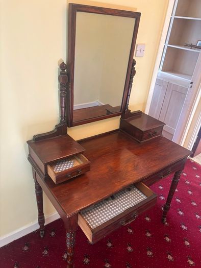Antique-Style Wooden Dressing Table / Vanity with Mirror