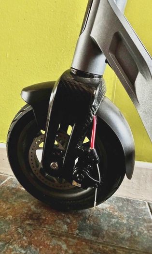 NEW e-scooter LIGHTWEIGHT 12kg!!! NIU KQiAir 25km/h FOLDABLE 50km range FAST CHARGING wide deck, handlebars and tires