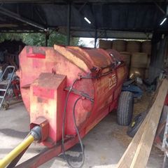 Hispec dung spreader