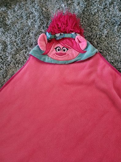 Beautiful Trolls hooded blanket