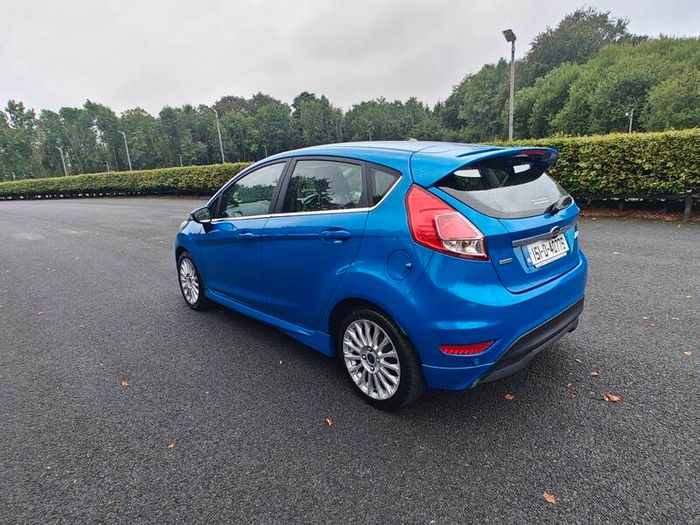 2015 Ford Fiesta Automatic low mileage