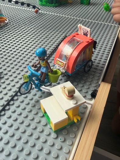 Lego Table with 8kg of lego