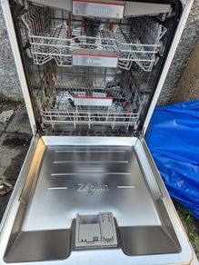 Dish washer