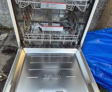 Dish washer