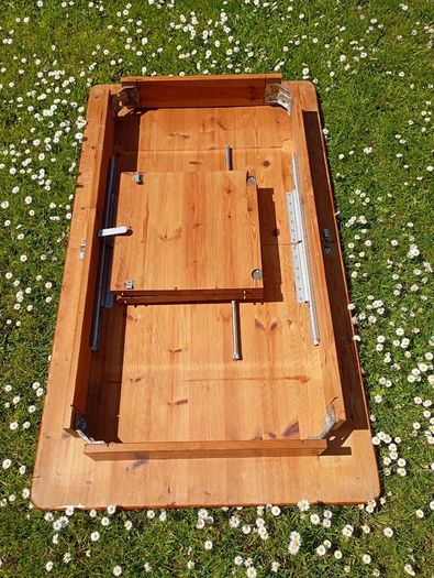 Expandable Table with matching 6 chairs