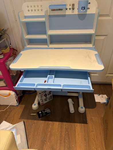 childs desk