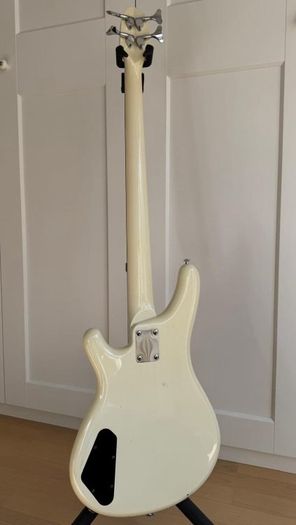 1988 Yamaha Motion B medium scale Bass