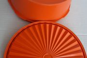 Genuine tubberware vintage cake tub