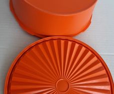 Genuine tubberware vintage cake tub