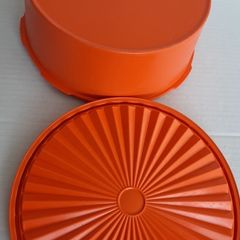 Genuine tubberware vintage cake tub