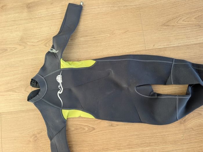 wetsuit size 4