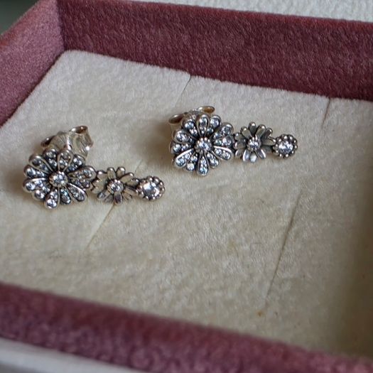 Pandora sparkly Daisy Flower stud earrings very good condition hallmarked