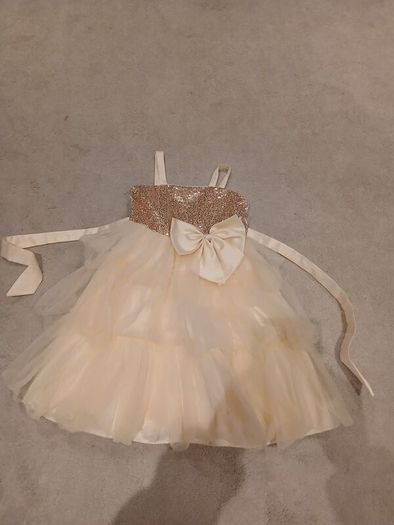 Girls  gold dress age 7