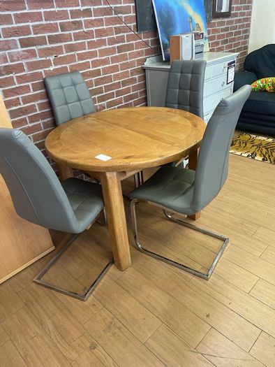 table + 4 chairs