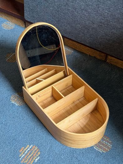 make-up organiser with mirror