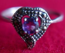 Vintage Sterling Silver 925 Art Deco Heart Shaped Amethyst Marcasite Ring size R - 2,09g
