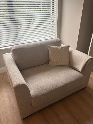 Snuggler Sofa - Diamond Furniture (Rachel)