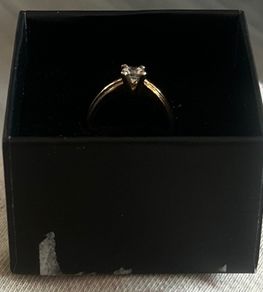 9ct Gold White Topaz Ring 4.08 grams Size O