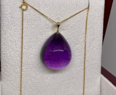 Gold pendant with Amethyst