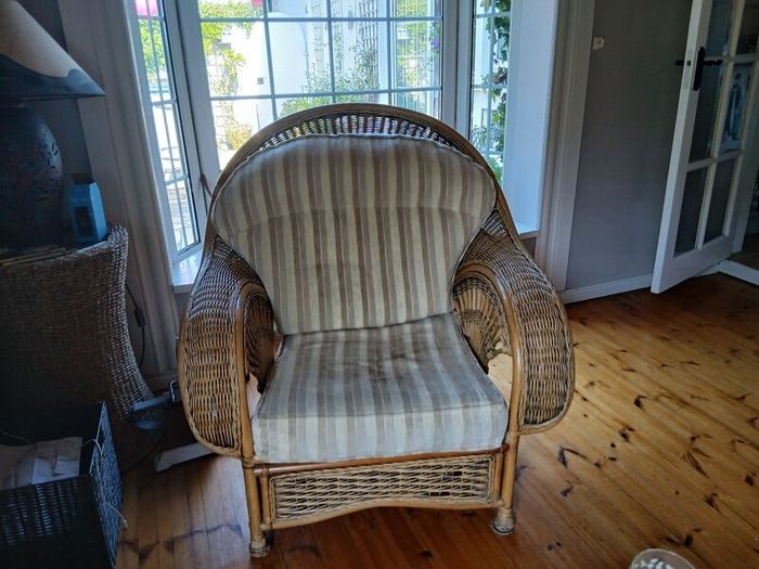 Wicker suite of furniture