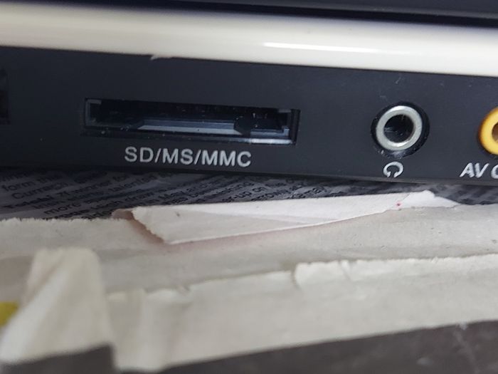 5 Portable DVD Players, all working, but no charges for them, all in very good condition