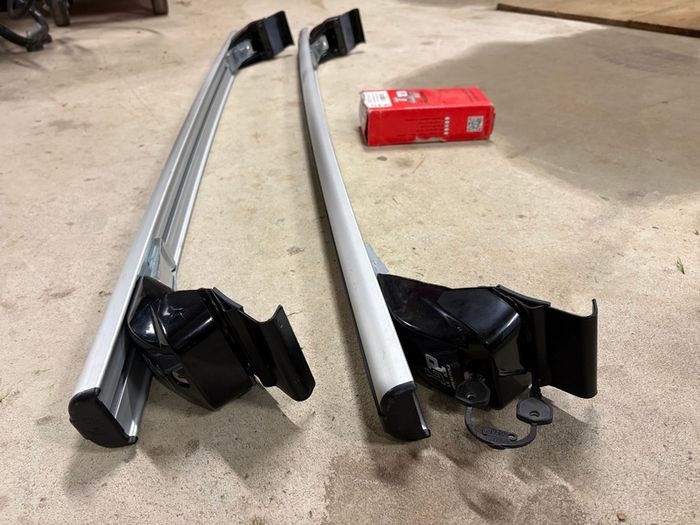 Silver roof bars for Isuzu Dmax / Kia Sportage