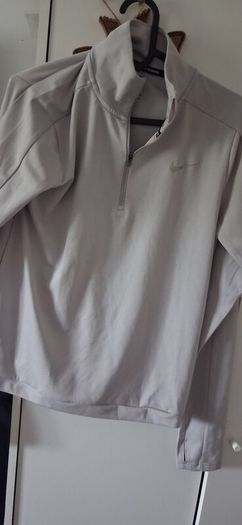 Nike top size small