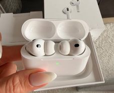 Apple AirPods Pro 3  like new, receipt