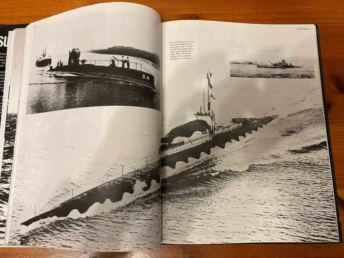 War book 'Submarines.The Illustrated History'