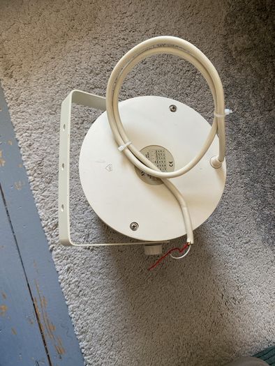 Splash waterproof wide range music horn