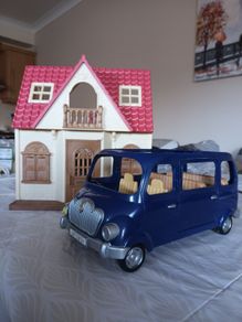 Sylvanian families cottage and Car