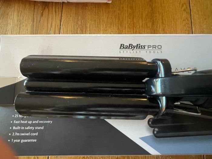 hair triple barrel waver.  Babyliss Pro.
