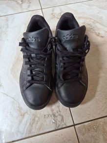 Adidas Kids Trainers- uk5- perfect for school - Delivery