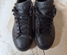 Adidas Kids Trainers- uk5- perfect for school - Delivery
