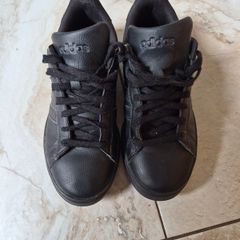 Adidas Kids Trainers- uk5- perfect for school - Delivery