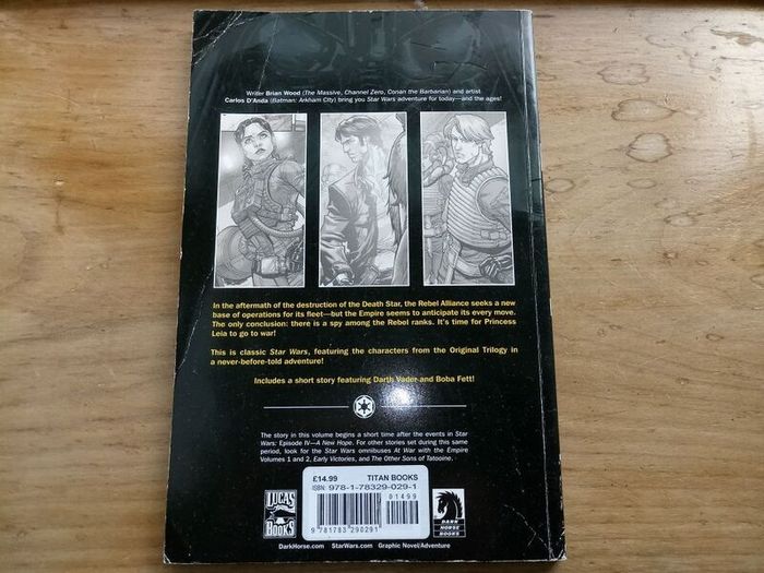 Star Wars Volume 1: In the Shadow of Yavin Book/Comics