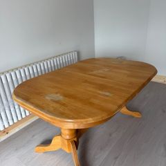 Solid wood extendable dining table