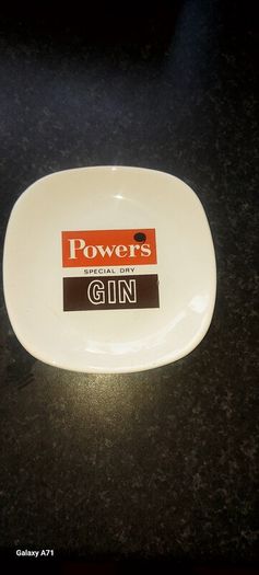 Powers Gin Ashtray, 1960s,70s,nice condition see pictures for condition ,sold as is ,price includes free shipping, thank you, collectors item, hard to come by.