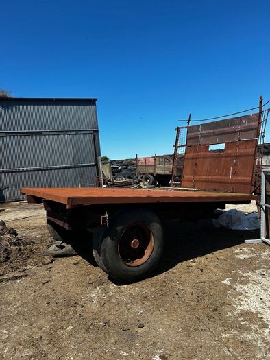 Bale trailer