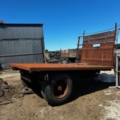 Bale trailer