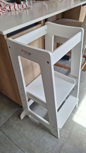 Kitchen helper tower
