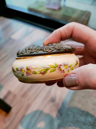 Royal Tara collection dish