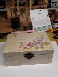 Box for nicknacks