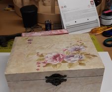 Box for nicknacks