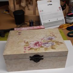 Box for nicknacks