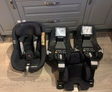 Maxi Cosi Pearl 360 with two Isofix 360 swivel bases