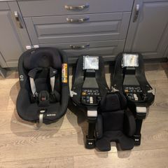 Maxi Cosi Pearl 360 with two Isofix 360 swivel bases