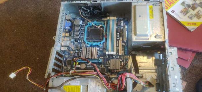 Gigabyte GA-78LMT-USB3 - AM3+ with case