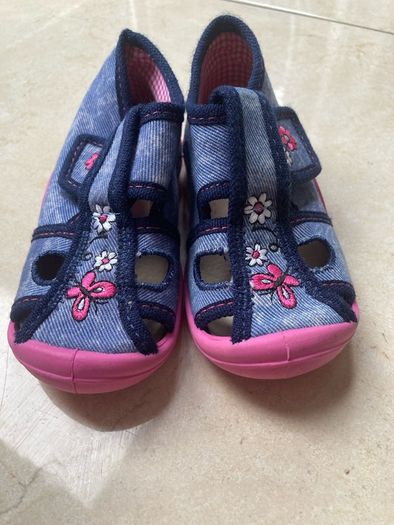 Girls denim sandals size 23